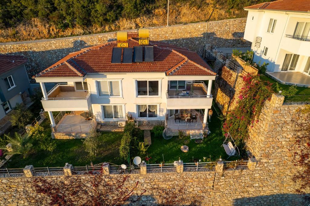 Furnished 3+1 Villa with a sea view in Bektaş id 3989