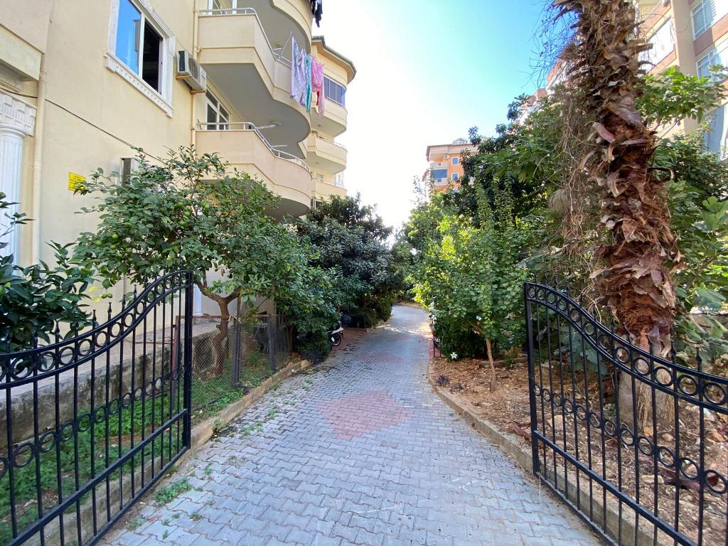 f8f2be96-a981-4ccb-b312-46672637c99a