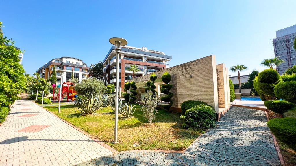 WhatsApp Image 2025-11-25 at 13.50.01 (2)