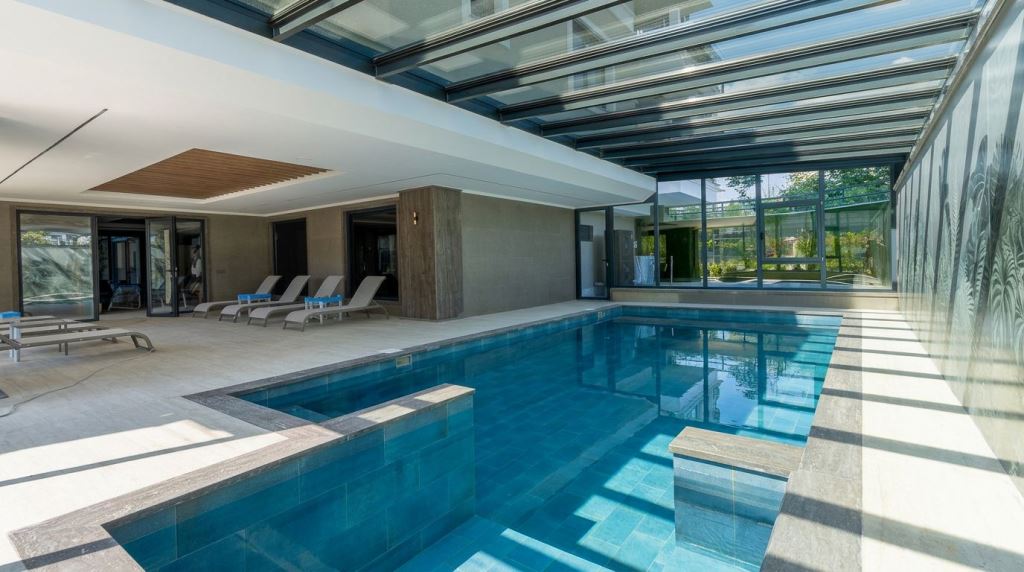 magnific_fill-the-empty-pool-in-th_2961900402