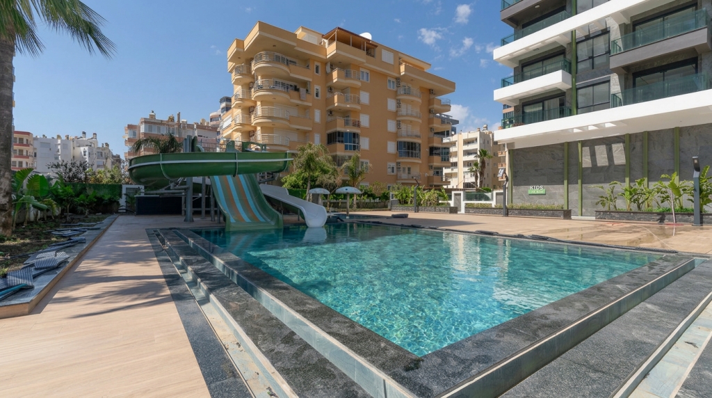magnific_fill-this-pool-completely_2942805294